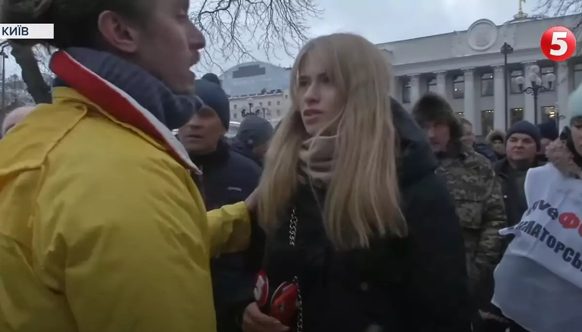 Поліція відкрила провадження через перешкоджання журналістці 5 каналу під час акції під ВРУ