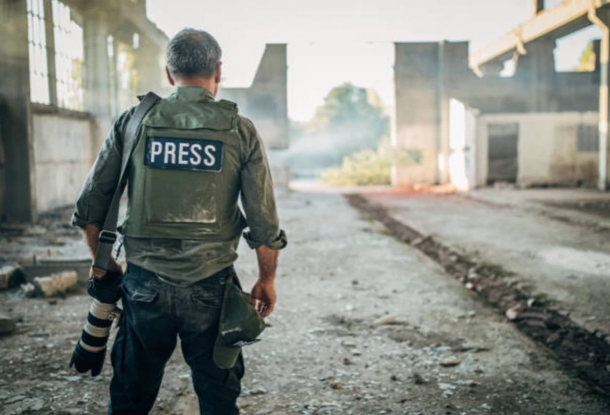 Медіарух заявляє про проблеми з акредитацією іноземних журналістів у зоні ООС