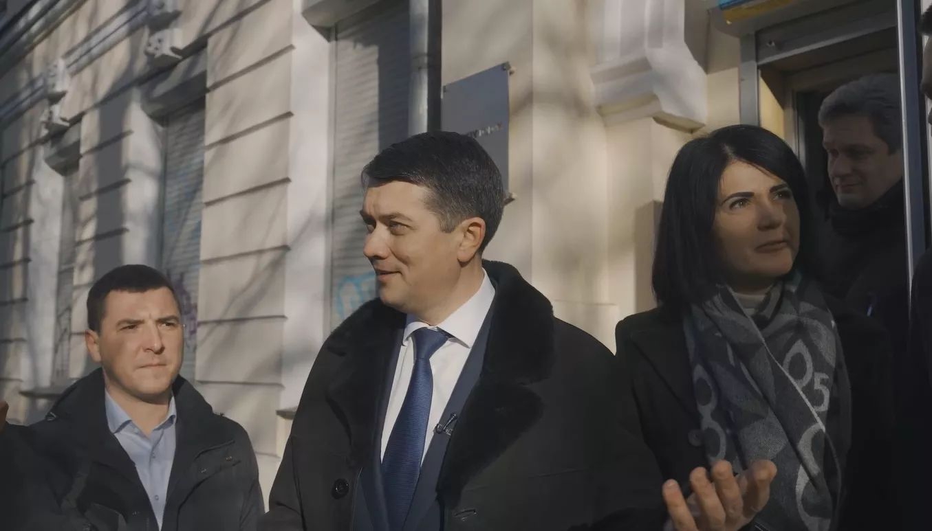Разумков заявив, що СБУ намагалась зірвати його пресконференцію в Харкові. В СБУ заперечують
