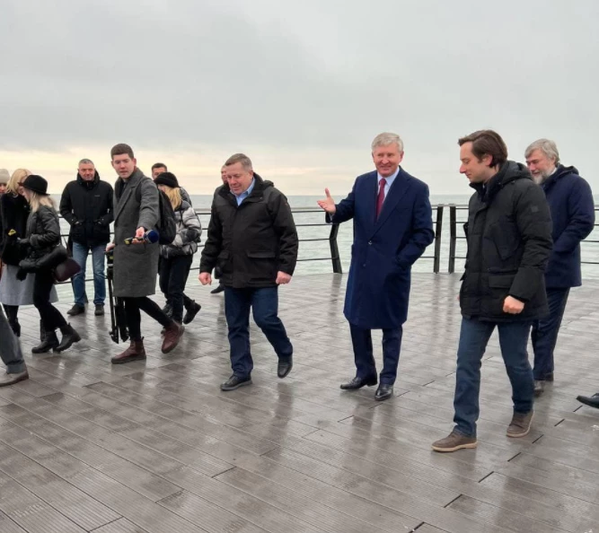Ахметов та Новинський прибули до Маріуполя
