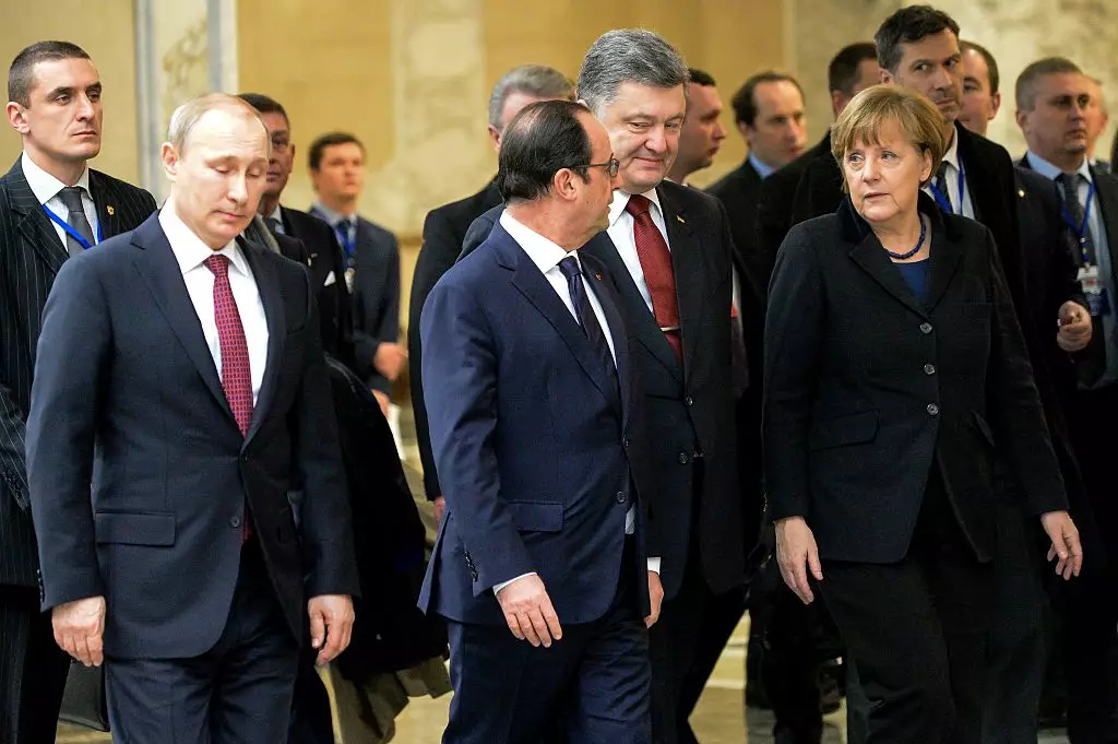 5 ключових тез Кремля про Мінські угоди в українських соцмережах