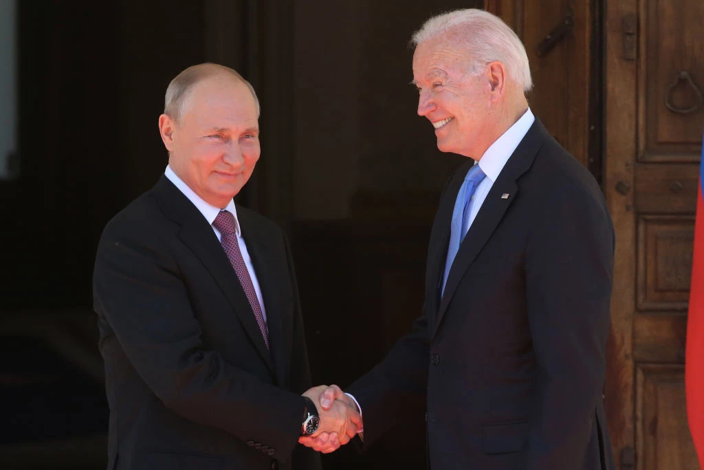 Байден погодився провести безпековий саміт з Путіним