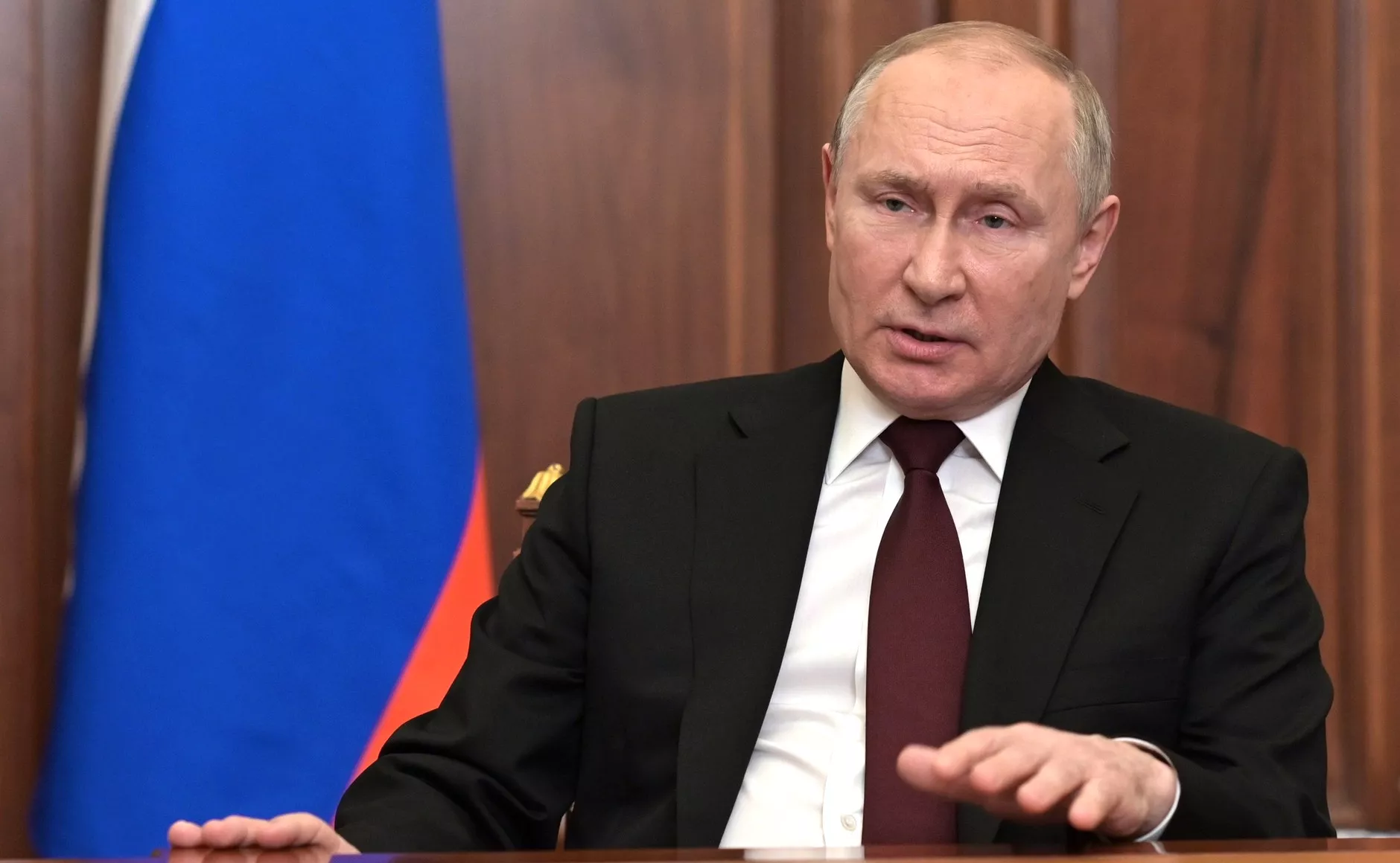Путін офіційно вводить російські війська в окуповані частини Донеччини і Луганщини