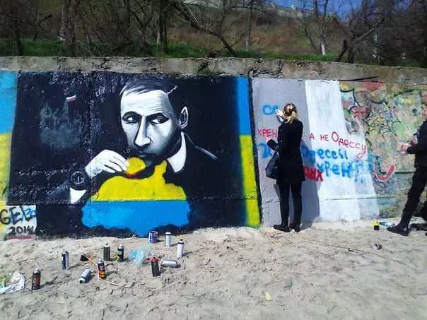 Стежмо за картами. Тобто за мапами