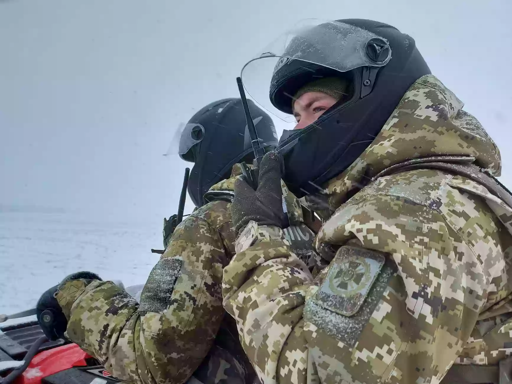 Наступу Росії передують артобстрілі, далі через кордон рухається техніка – прикордонники