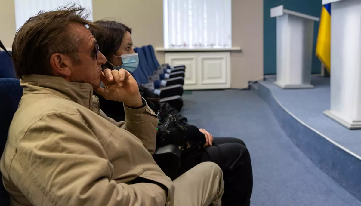Шон Пенн знімає в Києві документальний фільм про російську агресію