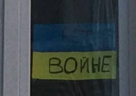 У Москві затримали ексголовреда Esquire через відмову зняти з вікна плакат на підтримку України