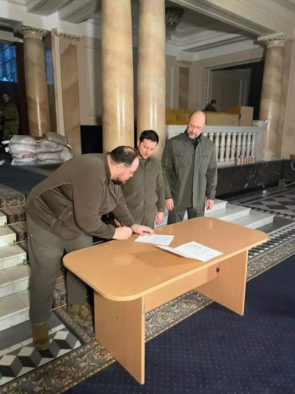 Зеленський підписав заявку на членство України в Європейському Союзі