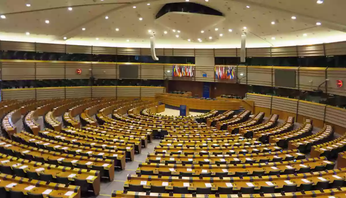 Європарламент рекомендував надати Україні статус кандидата в члени ЄС