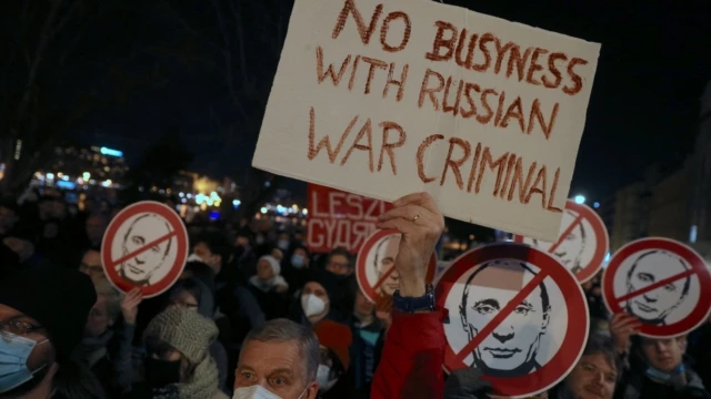 Санкцій повно, але ви тримайтесь. Огляд дезінформації та маніпуляцій про Україну в телеграм-каналах за 2 березня 2022 року