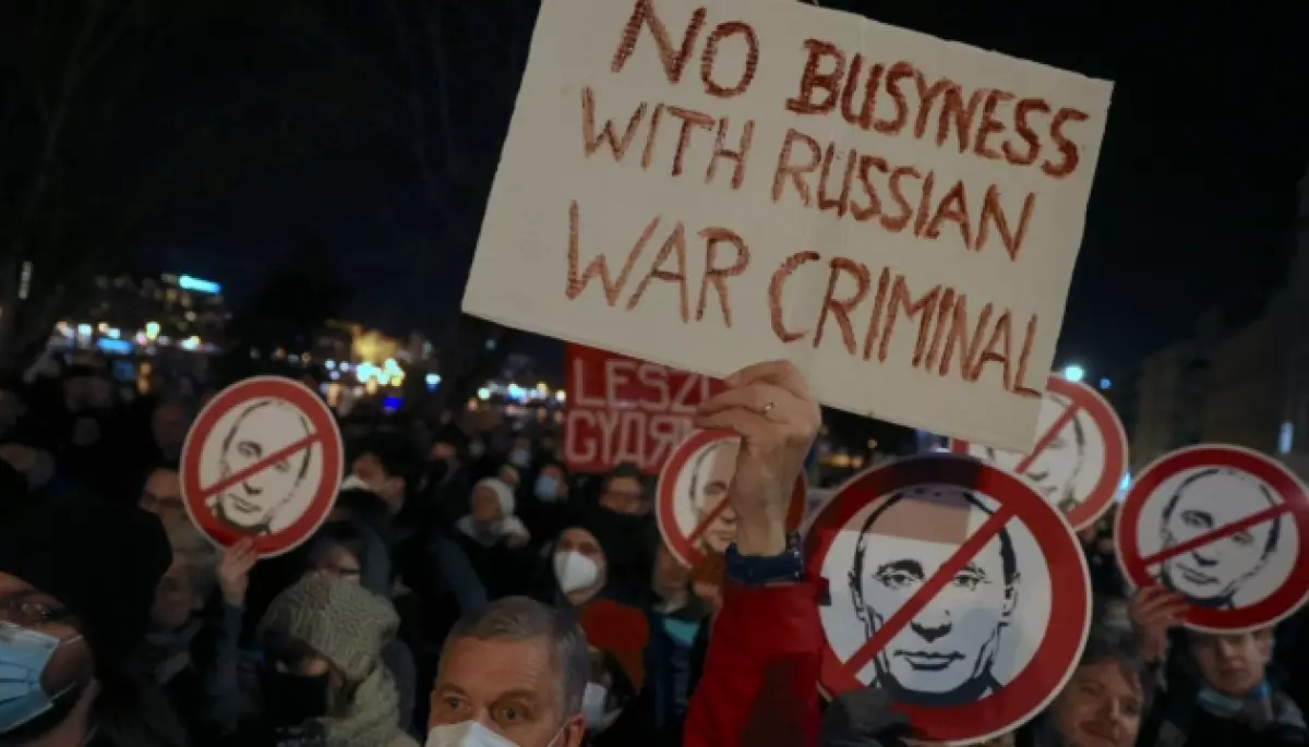 Санкцій повно, але ви тримайтесь. Огляд дезінформації та маніпуляцій про Україну в телеграм-каналах за 2 березня 2022 року