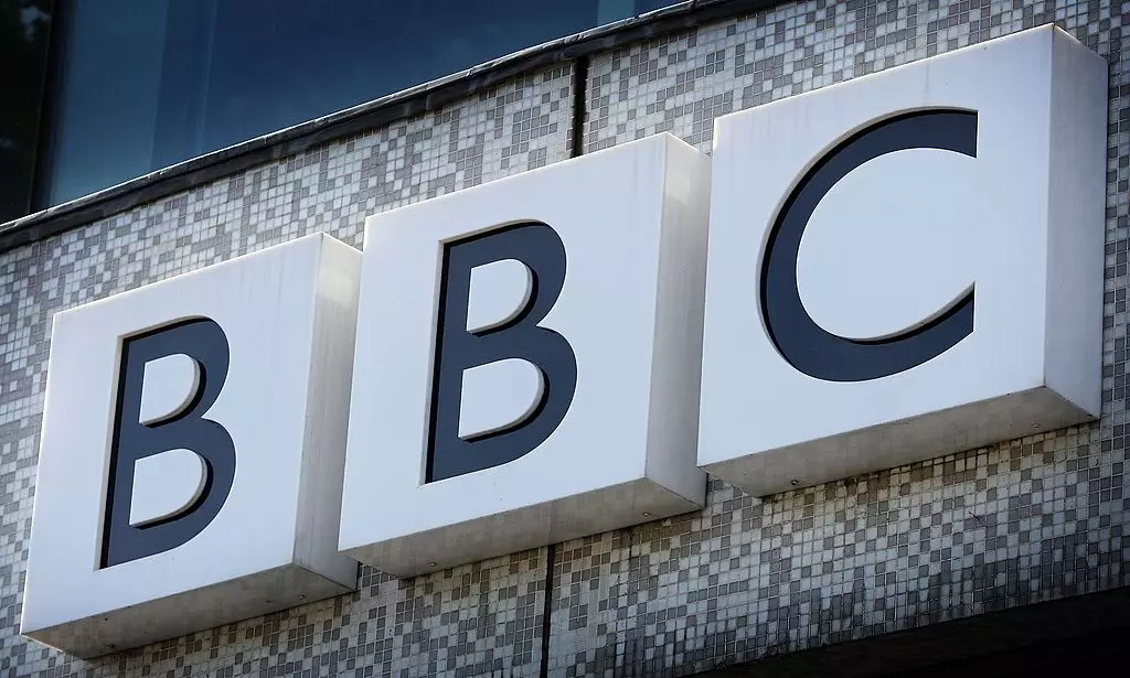 BBC припиняє роботу в Росії