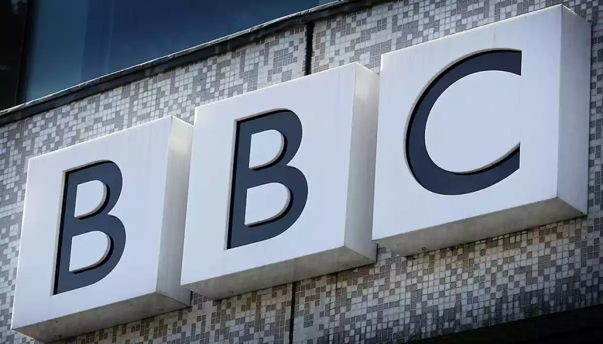 BBC припиняє роботу в Росії