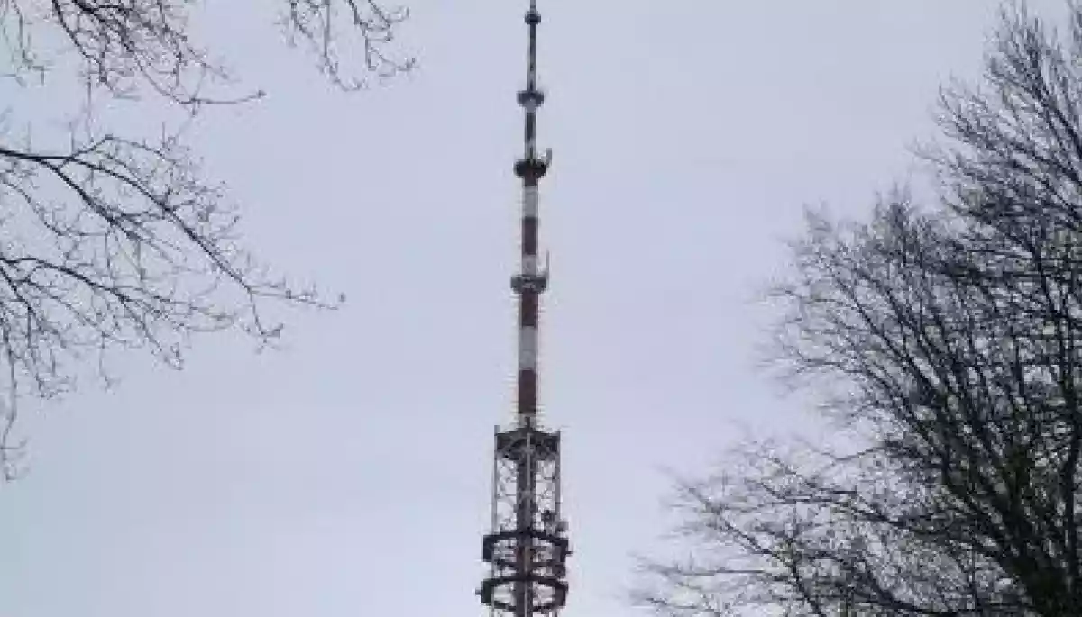 У Харкові російський літак влучив у телевежу