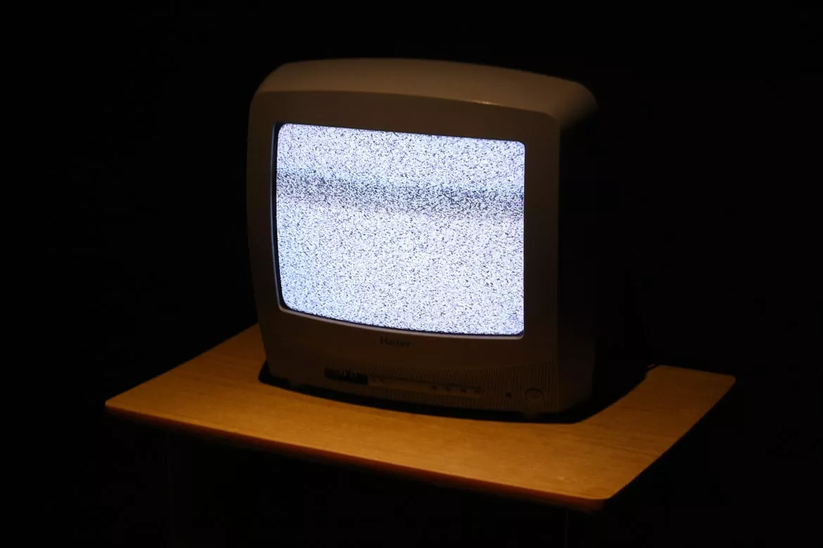 Близько 12% українців, які мали телевізори, зараз за межами своїх домівок або без зв'язку — дослідження