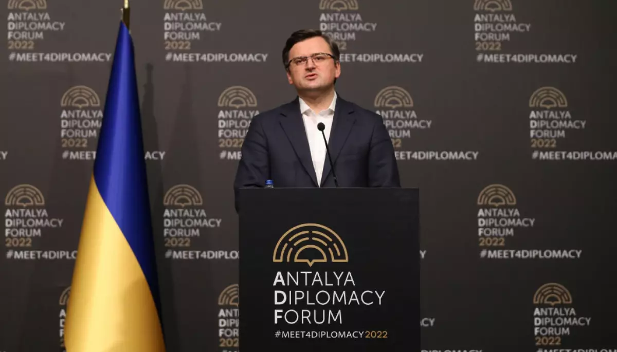 Кулеба після розмови з Лавровим: Україна не здасться, але пошуки дипломатичного рішення тривають