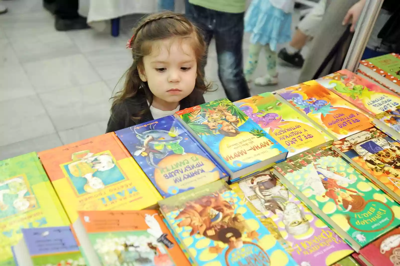 До Львова відправили перші 25 тисяч книжок для дітей-переселенців – Держкометелерадіо