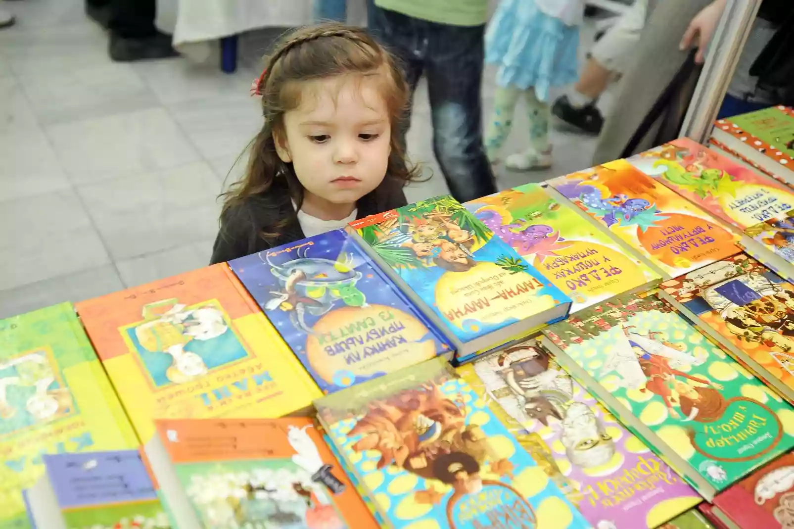До Львова відправили перші 25 тисяч книжок для дітей-переселенців &ndash; Держкометелерадіо