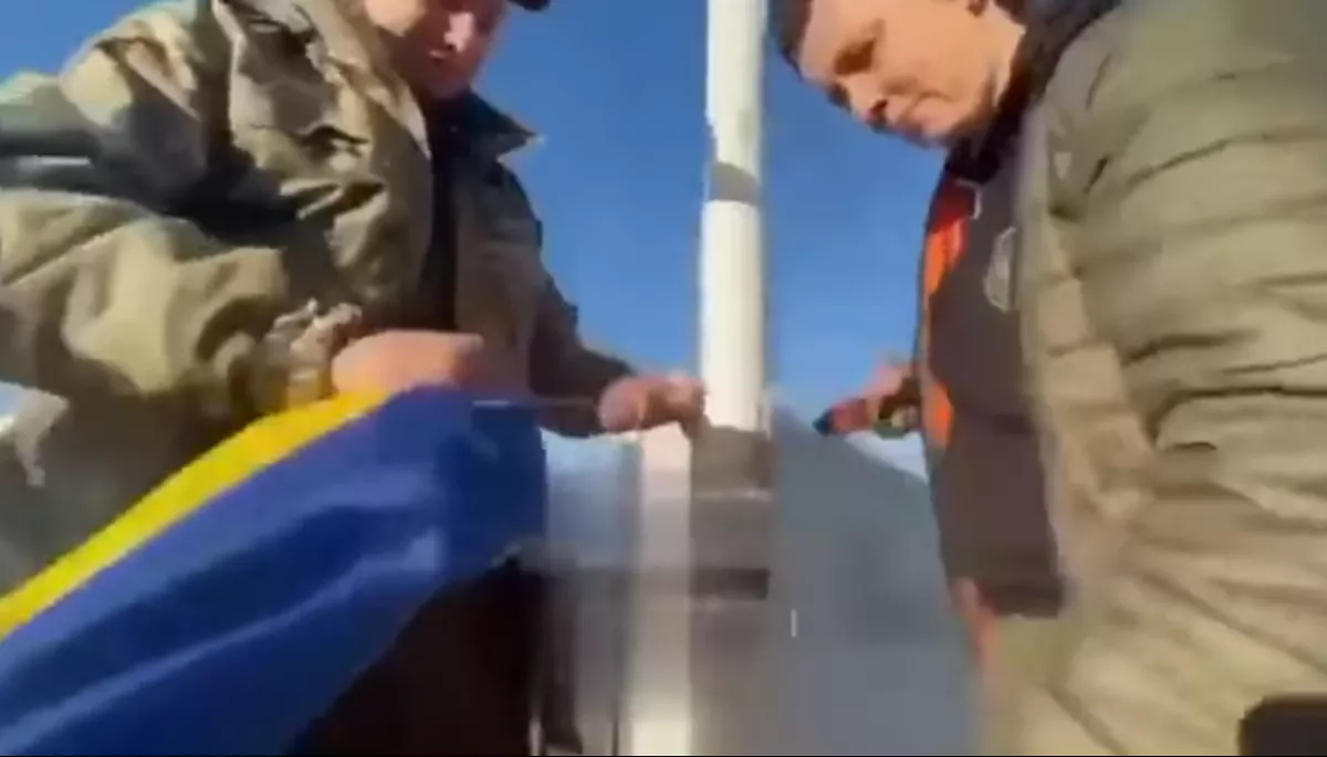 Російській співачці, яка вчинила наругу над прапором України, повідомлено про підозру
