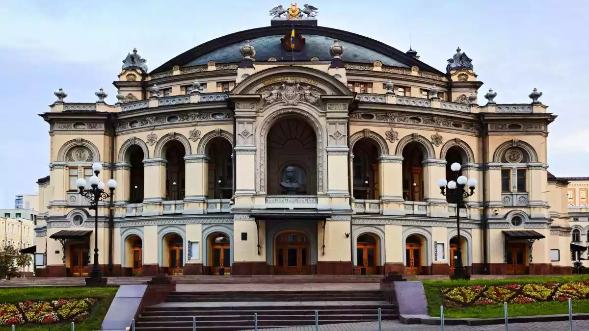 Заклади культури будуть поступово відновлювати роботу з 1 квітня &ndash; МКІП