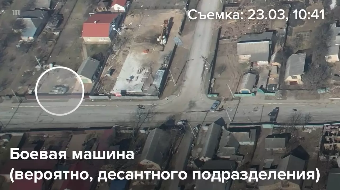 «Медуза» опублікувала відеодоказ, що російські військові були в Бучі одночасно з тілами цивільних на вулицях