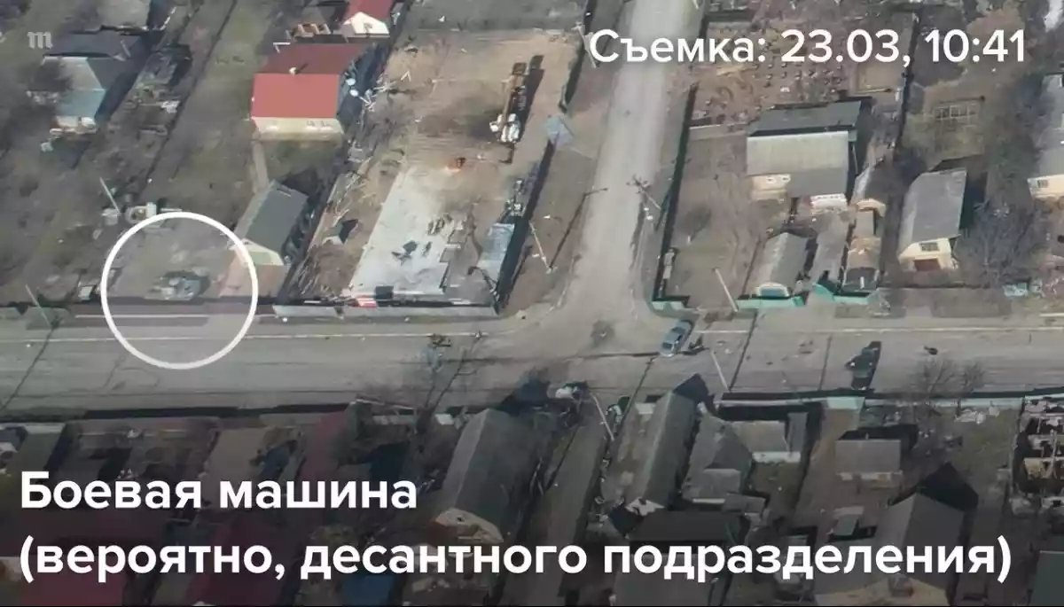 «Медуза» опублікувала відеодоказ, що російські військові були в Бучі одночасно з тілами цивільних на вулицях