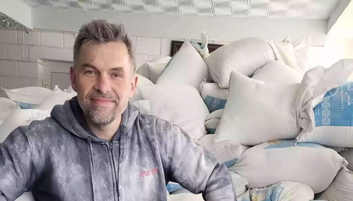 Після окупації в Іванкові телеведучий Геннадій Попенко відкрив волонтерський штаб
