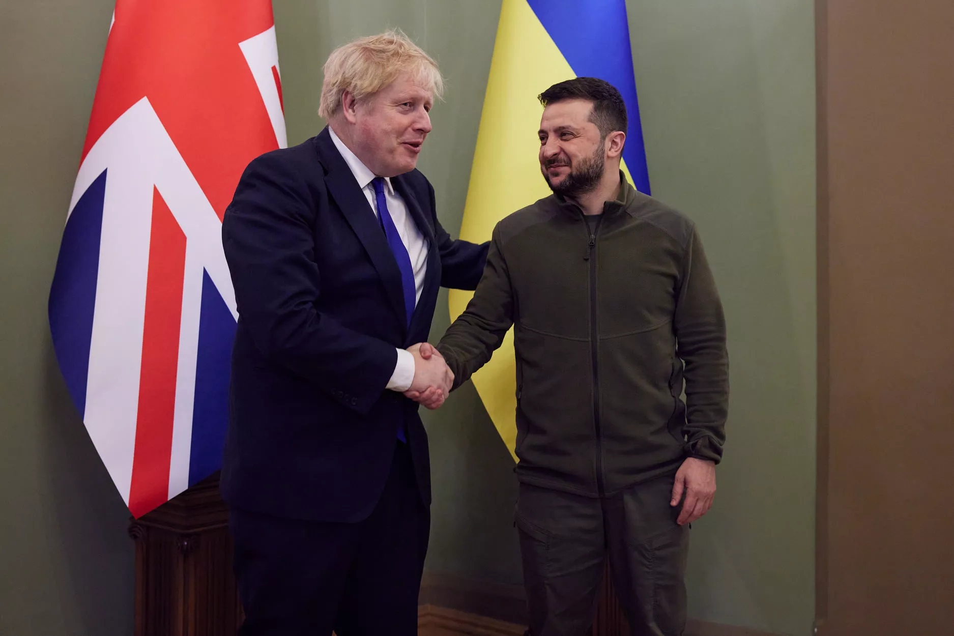 Дві провідні британські газети анонсували виступ Джонсона в українському парламенті