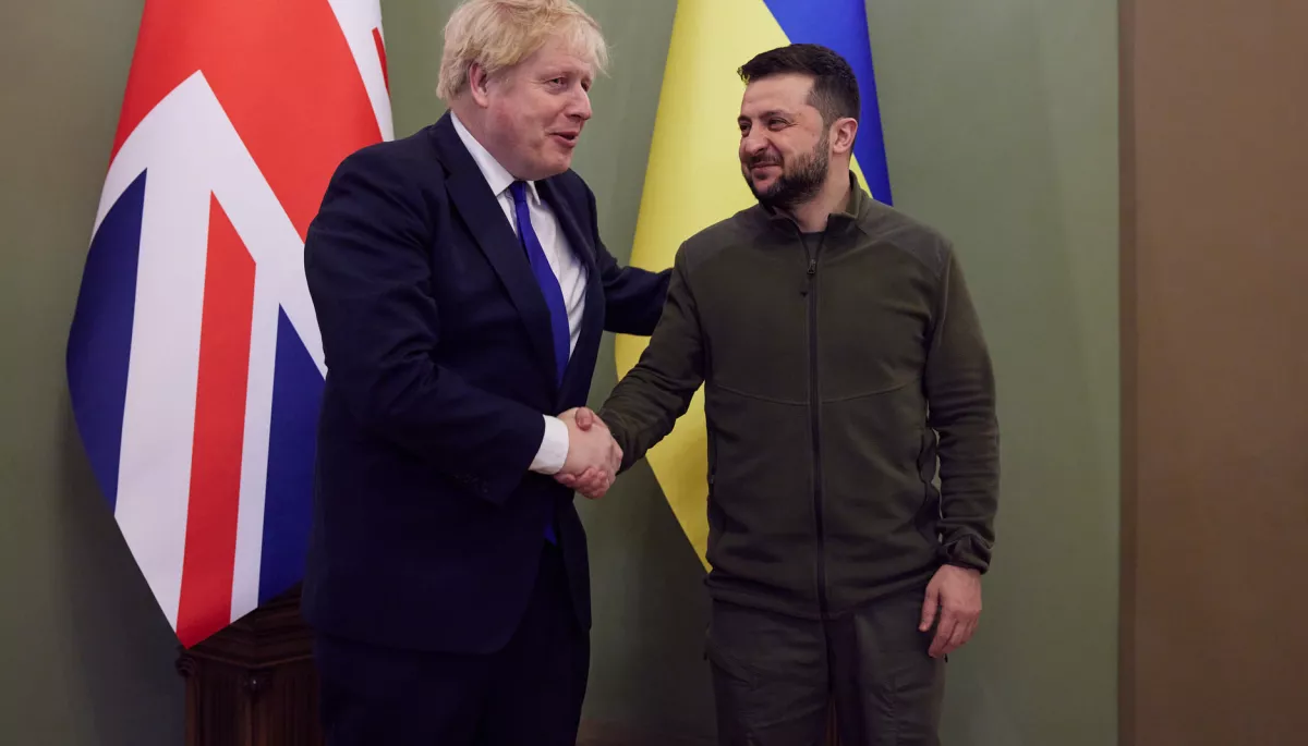 Дві провідні британські газети анонсували виступ Джонсона в українському парламенті