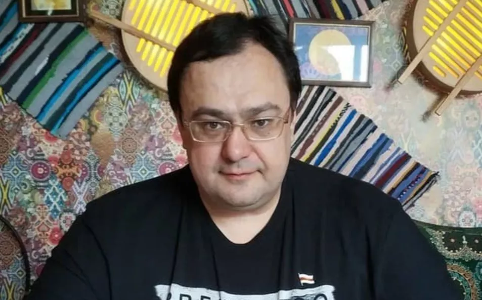 У Києві невідомі тримали в заручниках та катували білоруського журналіста Дениса Стаджі