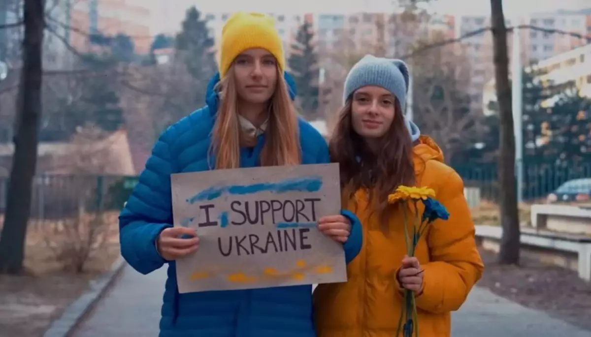 «Місця щасливих людей». Українські співаки збирають кошти для підтримки регіональних мовників