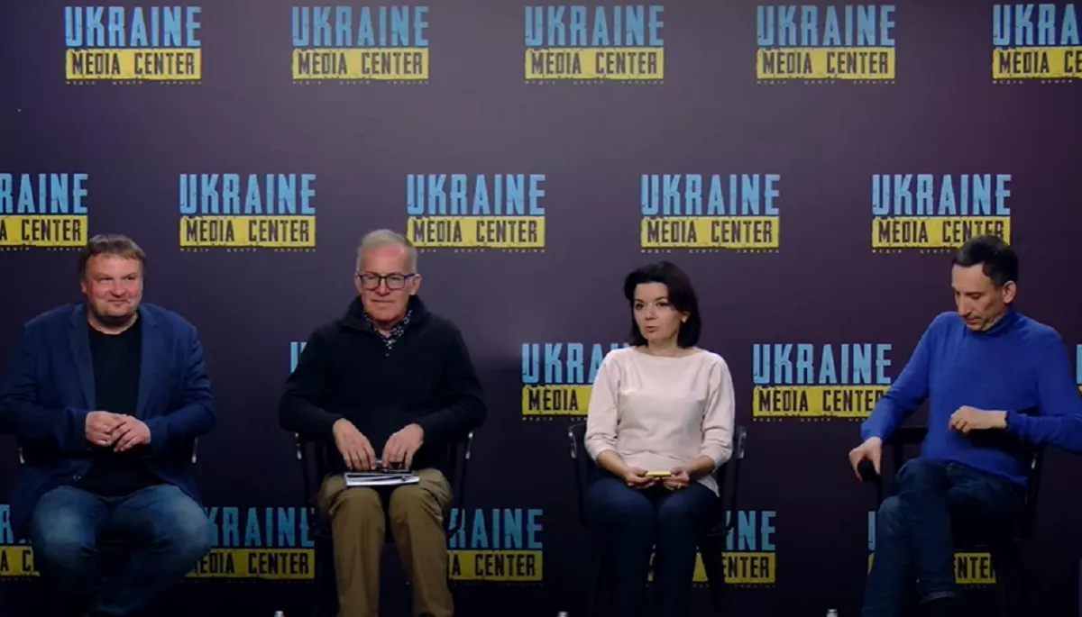 &laquo;Нам потрібна журналістика, яка буде казати правду і тягнути людей із совка&raquo;. Головне з дискусії &laquo;Висвітлення війни в Україні: безпека і свобода слова&raquo;
