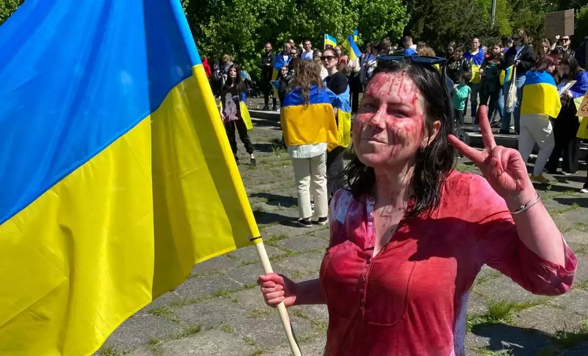 Ірина Земляна отримала понад 700 погроз після акції зі &laquo;штучною кров'ю&raquo; та російським послом у Польщі