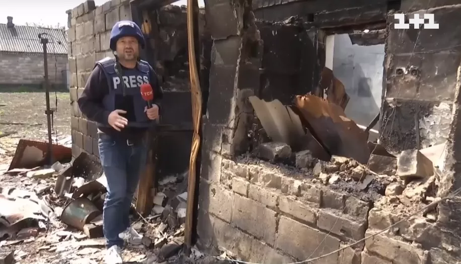 У Мар&rsquo;їнці знімальна група ТСН потрапила під обстріл касетними бомбами (ВІДЕО)