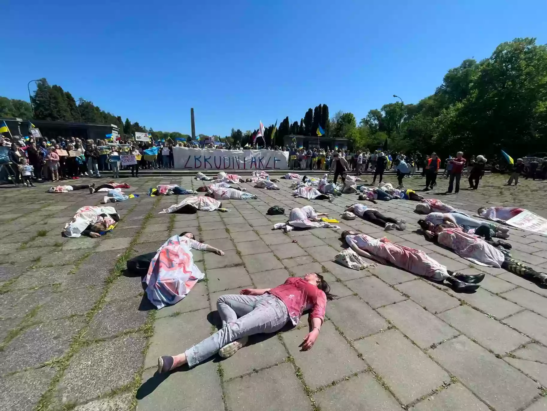 Ірина Земляна їде з Варшави через погрози росіян після акції зі «штучною кров’ю»