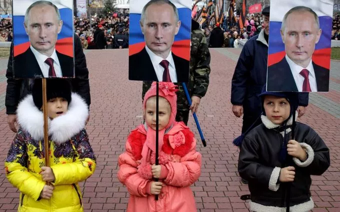 Путін «впав у дитинство»: дайджест російської пропаганди за 19 травня