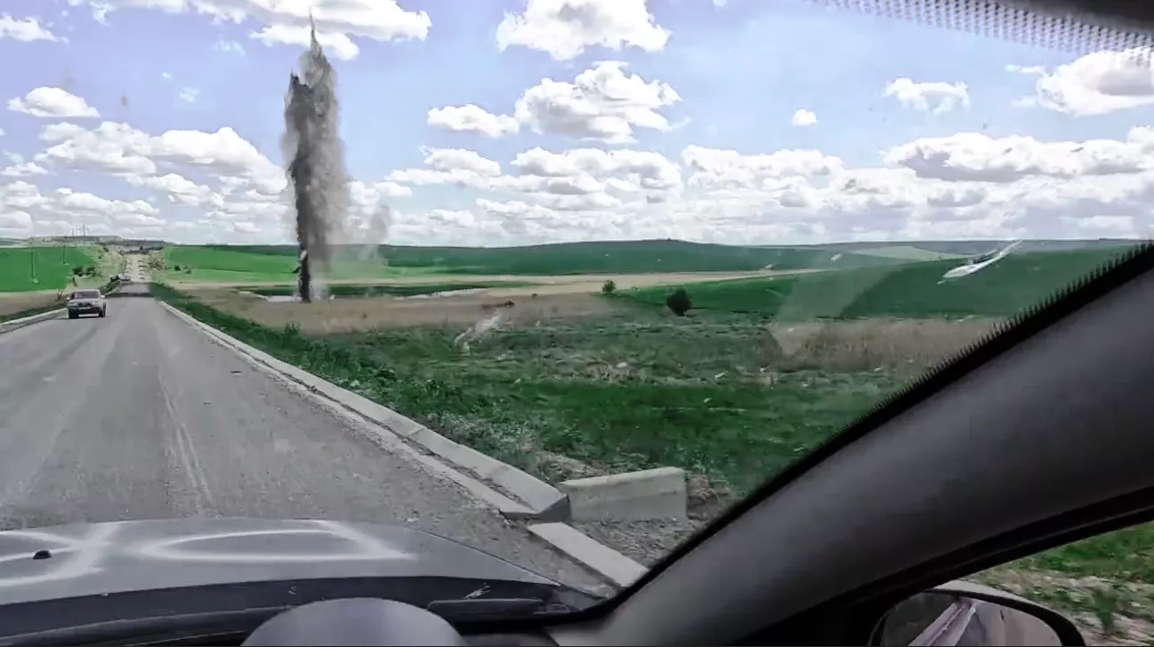 Знімальна група AFP потрапила під обстріл на Луганщині