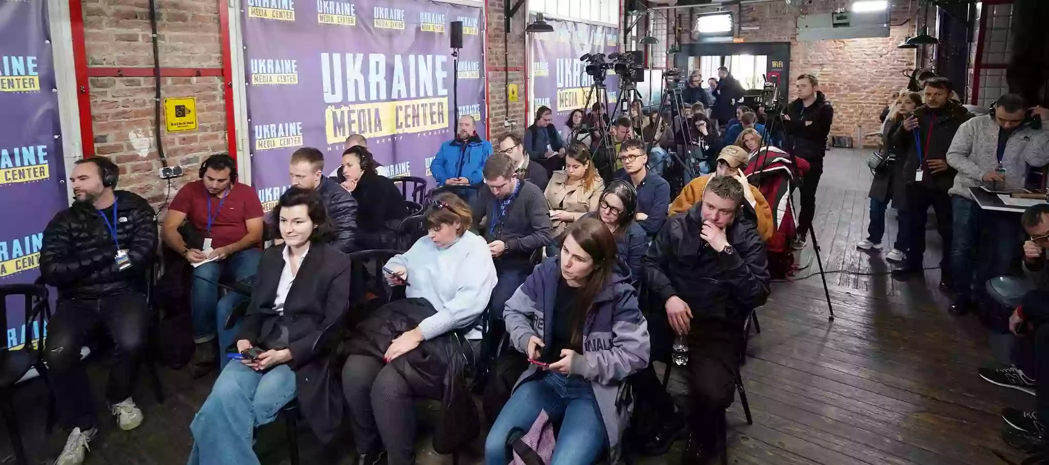 Уряд оновив правила перебування іноземних журналістів в Україні
