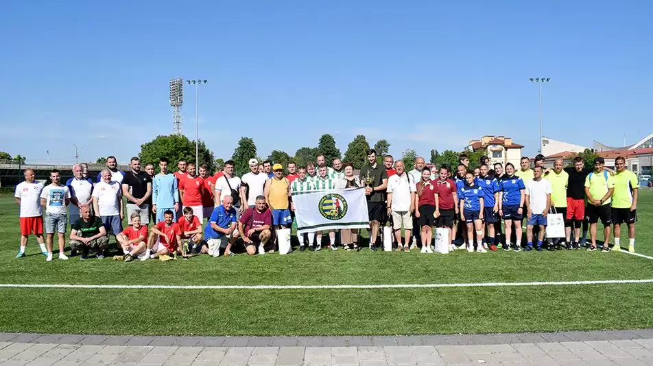 На Закарпатті журналісти підтримали аматорський футбол і зібрали понад 22 тисячі грн для армії
