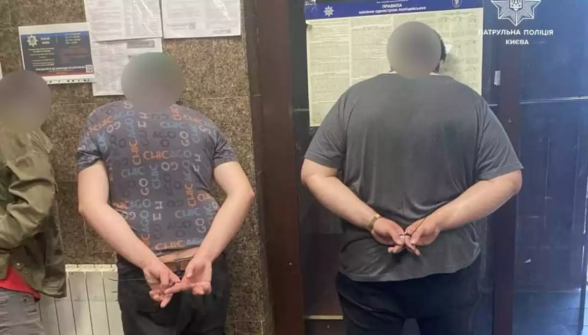 У Києві затримали групу чоловіків, що пересилали на російські номери фото з наслідками обстрілів – поліція