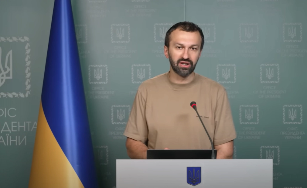 Лещенко працює позаштатним радником Єрмака та займається «розвінчуванням фейків»