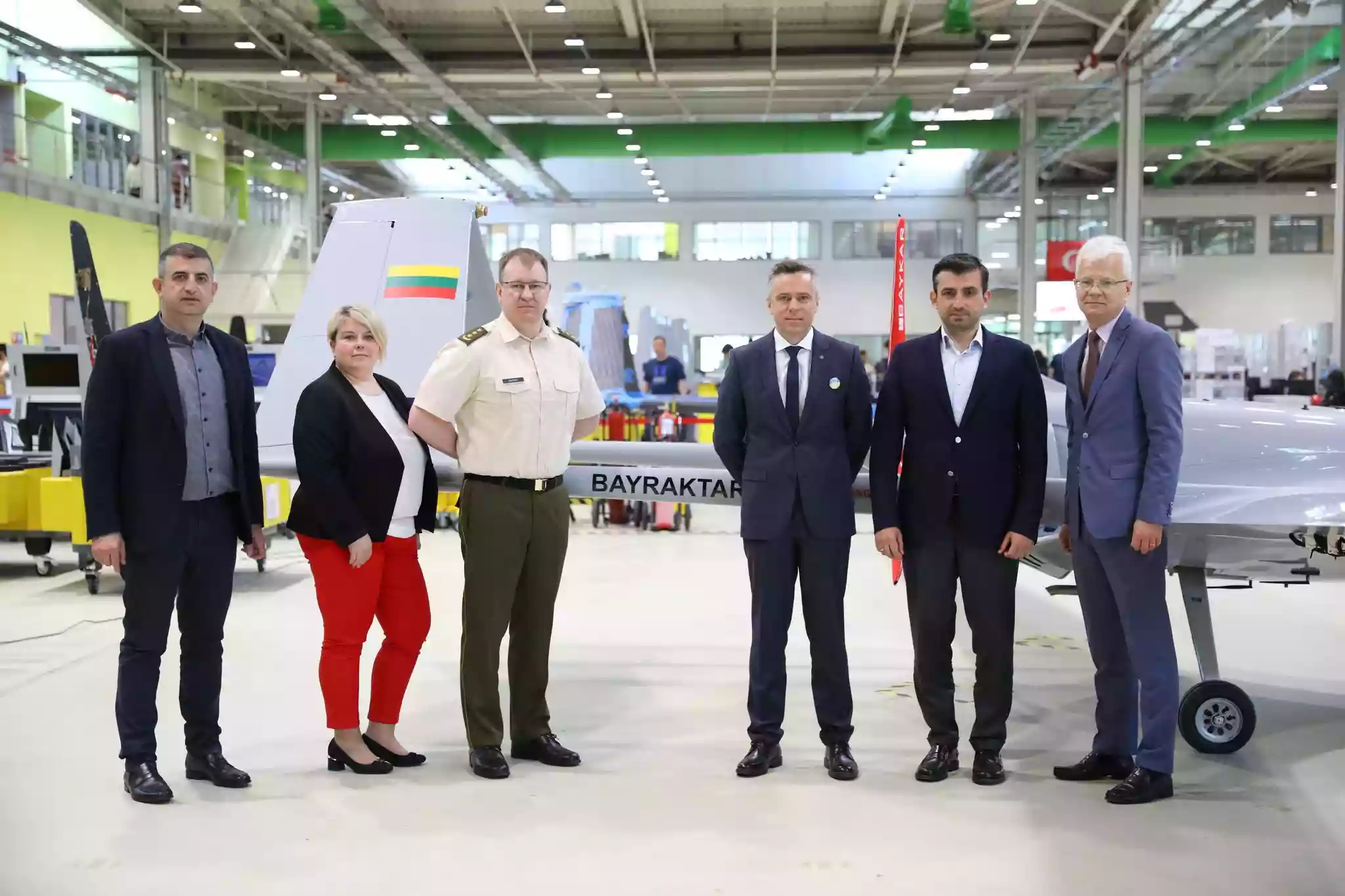 Литовський телеведучий Андрюс Тапінас розповів, куди витратили гроші, зібрані на Bayraktar