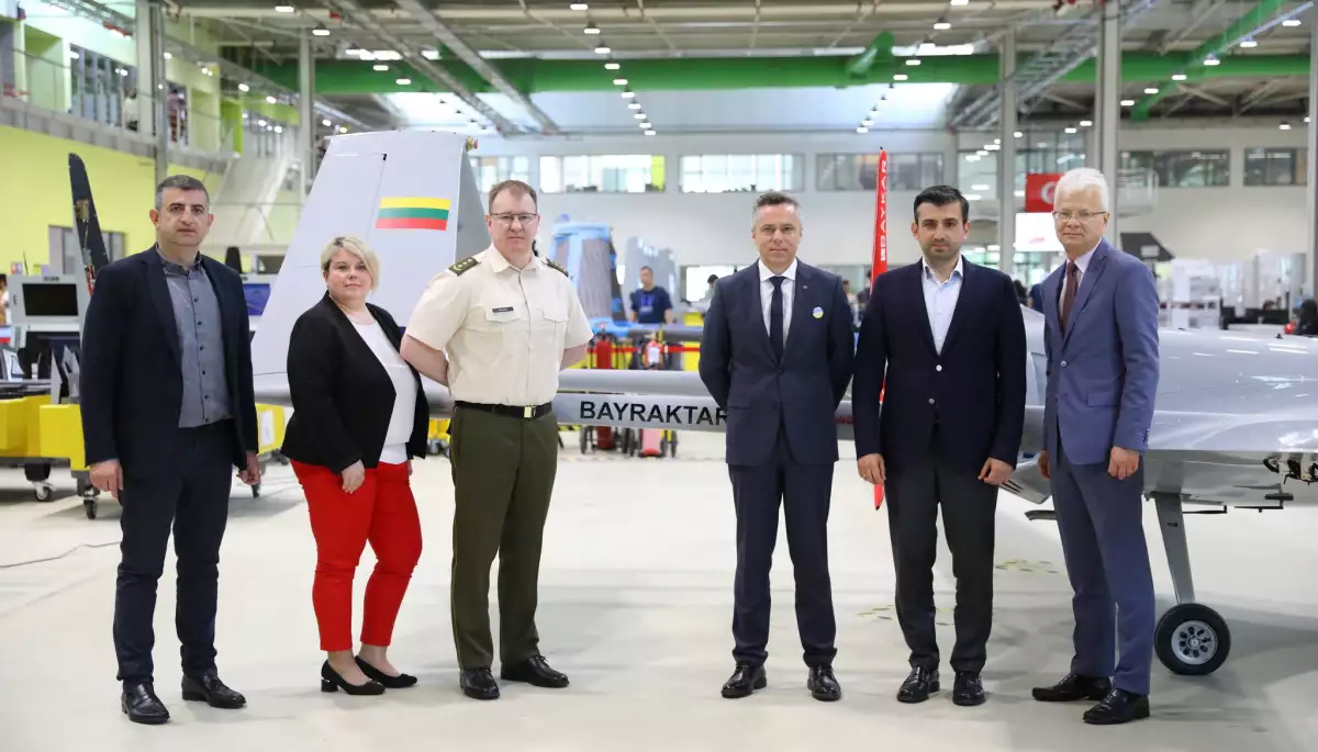 Литовський телеведучий Андрюс Тапінас розповів, куди витратили гроші, зібрані на Bayraktar