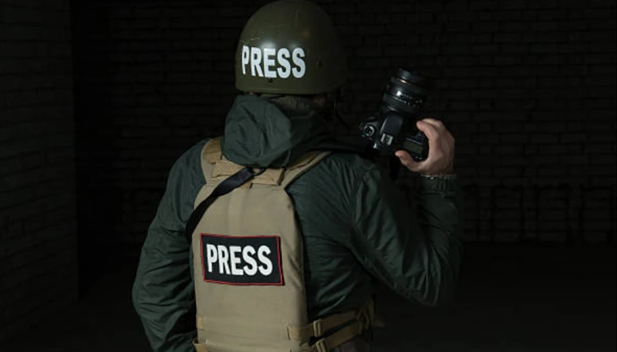 Понад 6 тисяч іноземних журналістів акредитувались в Україні для роботи в зоні бойових дій