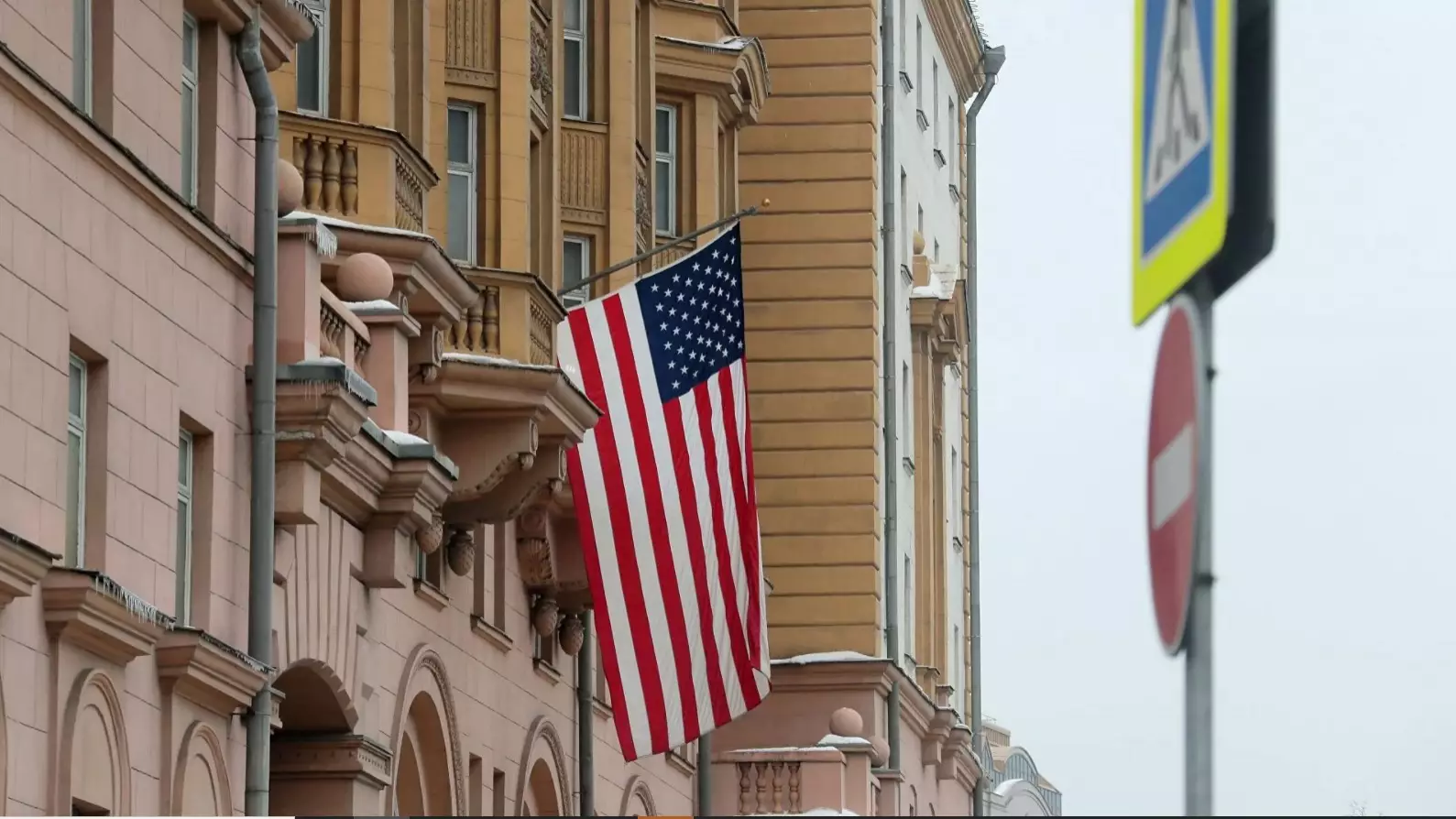Посольство США в Москві замінило свою адресу координатами після перейменування площі перед ним на честь донбаських бойовиків