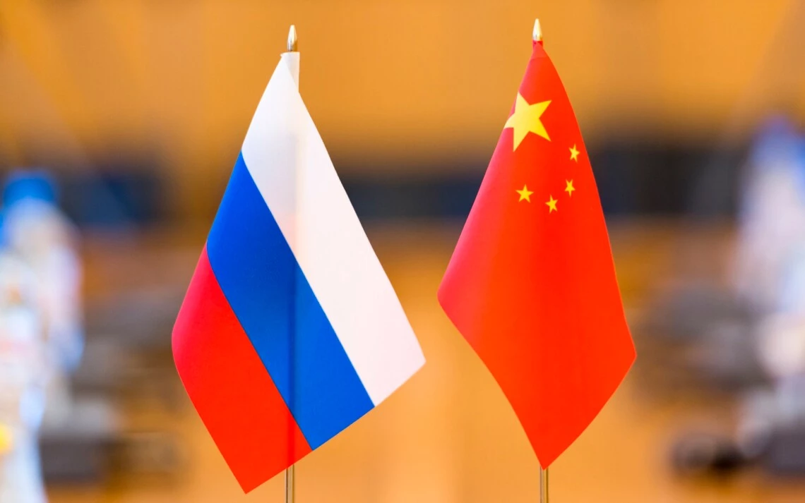 Посол США закликав Китай не поширювати російську пропаганду, звинувачуючи НАТО у війні в Україні