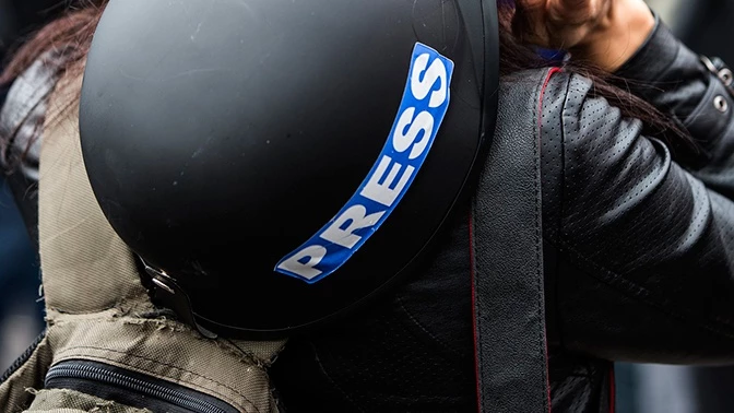 ВРУ ухвалила закон про обов'язкове страхування журналістів, які працюють у зоні бойових дій