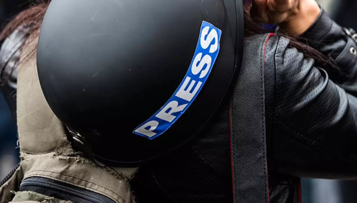 ВРУ ухвалила закон про обов'язкове страхування журналістів, які працюють у зоні бойових дій