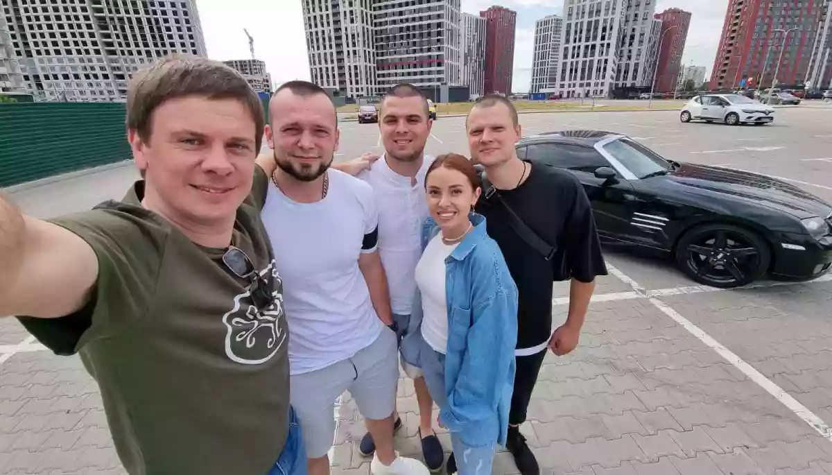 Дмитро Комаров продав авто, щоб підтримати армію мільйоном гривень