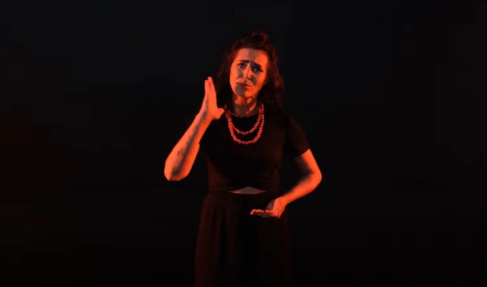 Агенція «Або» та перекладачка з Маріуполя створили кліп жестовою мовою на пісню Монатика про війну